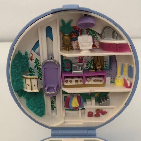 Vintage 1989 Bluebird Polly Pocket Polly's Ice Skating Party - Picture 3 of 6